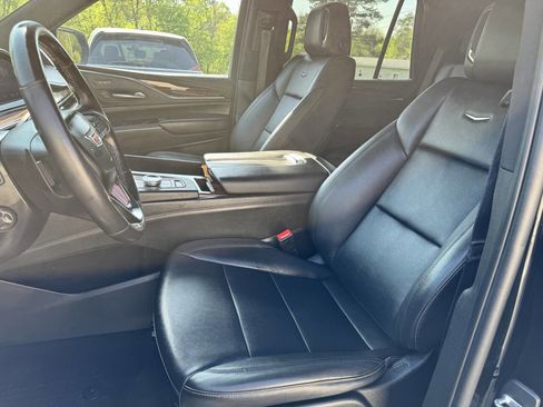 Used 2022 Cadillac Escalade Luxury image 15