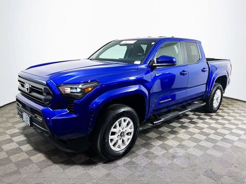 Certified 2025 Toyota Tacoma SR5 AWD/4WD image 4
