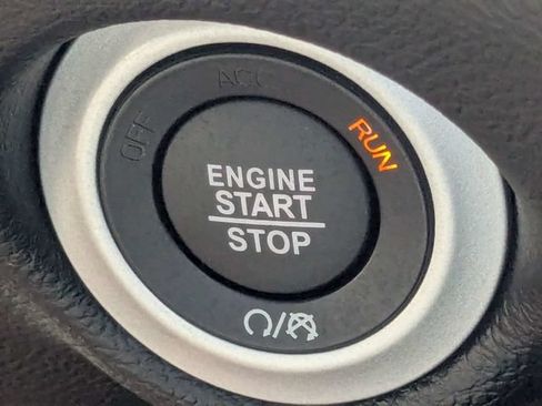 Used 2025 Chrysler Pacifica Select FWD image 31