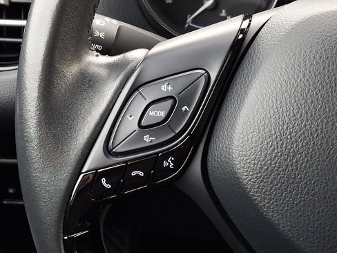 Used 2022 Toyota C-HR XLE FWD image 20