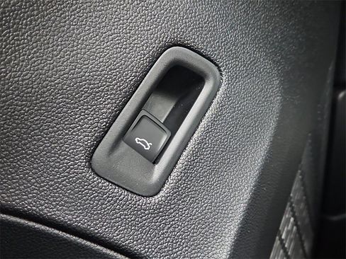 New 2026 Volkswagen Atlas Cross Sport SEL Premium R-Line image 18