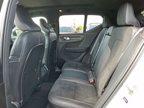 Used 2022 Volvo XC40 T5 R-Design w/ Climate Package AWD/4WD image 11