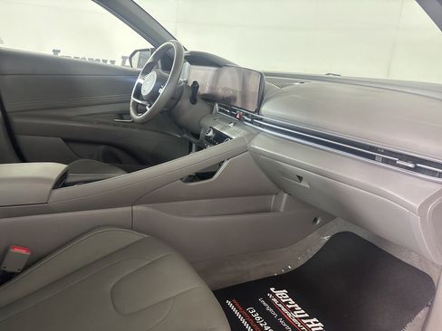 Used 2024 Hyundai Elantra SEL w/ Convenience Package FWD image 31