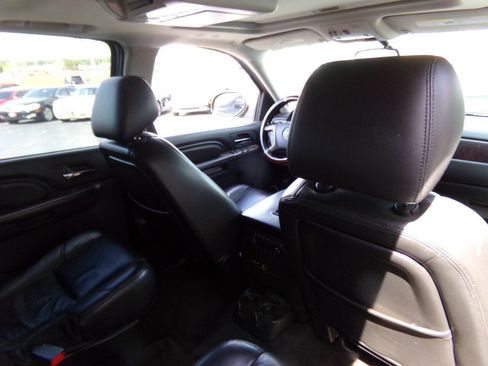 Used 2013 GMC Yukon XL Denali image 33