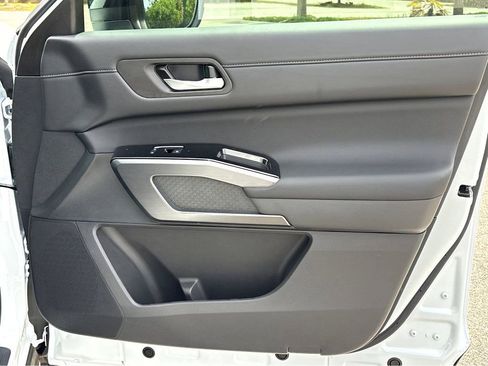 New 2026 Nissan Pathfinder SL FWD image 11