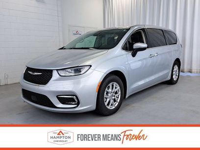 Used 2023 Chrysler Pacifica Touring-L