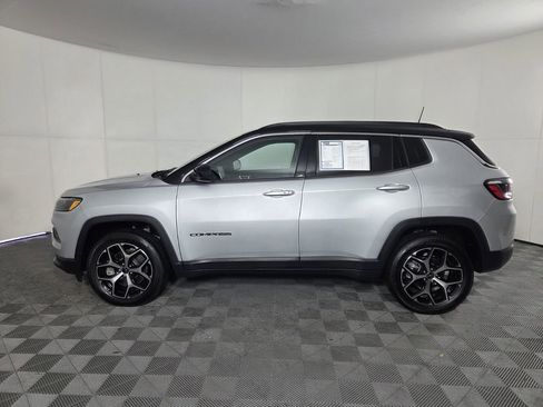 Certified 2025 Jeep Compass Limited AWD/4WD image 9