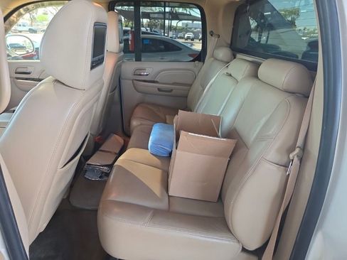 Used 2009 Cadillac Escalade EXT image 15