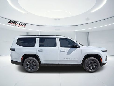 New 2026 Jeep Grand Wagoneer Limited AWD/4WD image 2