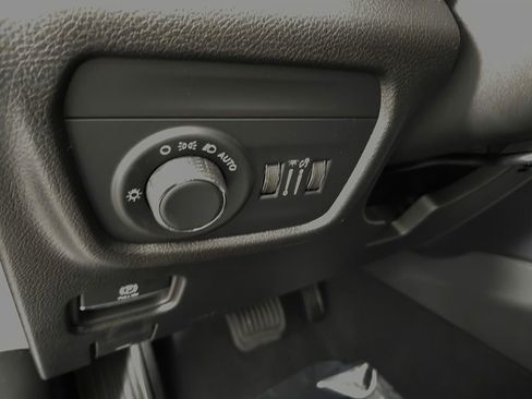 New 2025 Jeep Grand Cherokee Altitude image 18