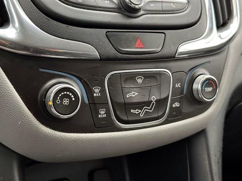 Used 2018 Chevrolet Equinox LS image 27