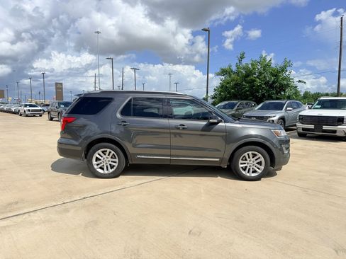 Used 2016 Ford Explorer XLT w/ Equipment Group 202A FWD image 6