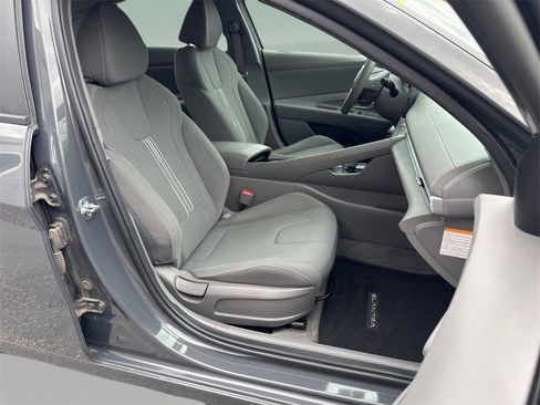 Used 2024 Hyundai Elantra Blue image 23