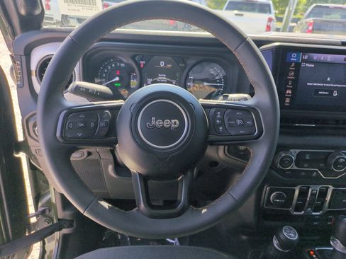 Used 2024 Jeep Wrangler Unlimited AWD/4WD image 18