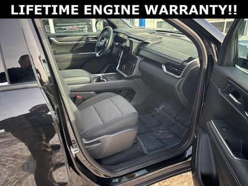 Used 2025 GMC Acadia Elevation image 36