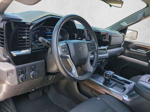 Used 2022 Chevrolet Silverado 1500 LT Trail Boss w/ LPO, Dark Essentials Package AWD/4WD image 10