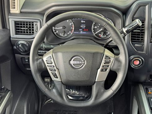 Used 2023 Nissan Titan SV w/ SV Convenience Package RWD image 18