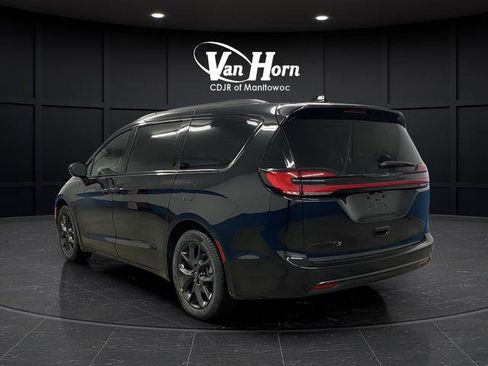 New 2026 Chrysler Pacifica Select w/ S Appearance Package FWD image 3