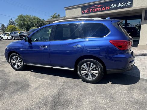 Used 2020 Nissan Pathfinder SL image 3