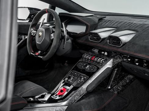 Used 2018 Lamborghini Huracan Performante AWD/4WD image 31