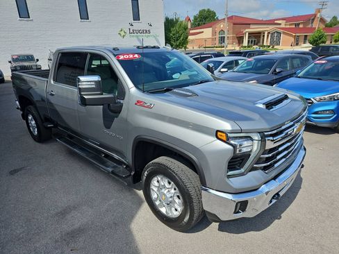 Used 2024 Chevrolet Silverado 2500 LTZ w/ LTZ Premium Package AWD/4WD image 17