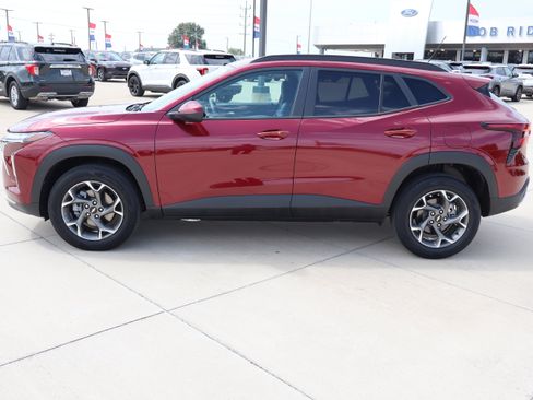 Used 2024 Chevrolet Trax LT w/ Driver Confidence Package FWD image 8