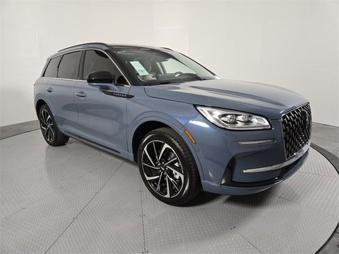 New 2025 Lincoln Corsair Grand Touring w/ Rear Removable Package Tray image 2