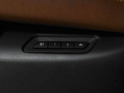 Used 2015 Cadillac Escalade Luxury image 26