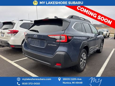 Used 2025 Subaru Outback Premium image 8