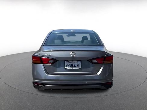Used 2025 Nissan Altima 2.5 SV FWD image 10
