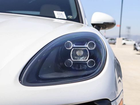 Used 2021 Porsche Macan image 7