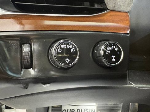 Used 2019 Cadillac Escalade Luxury AWD/4WD image 19
