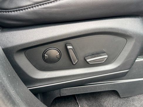 Used 2022 Ford Explorer XLT w/ Equipment Group 202A image 12