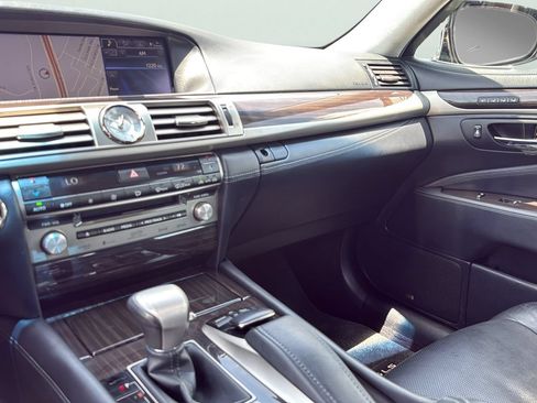 Used 2013 Lexus LS 460 L w/ Preferred Accessory Package RWD image 20