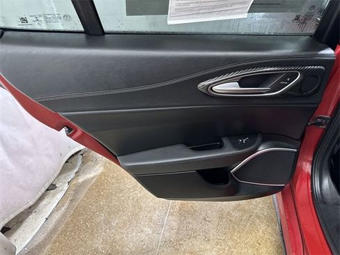 Used 2021 Alfa Romeo Giulia Ti Sport w/ Carbon Package image 22