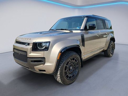 Used 2025 Land Rover Defender 110 AWD/4WD image 2