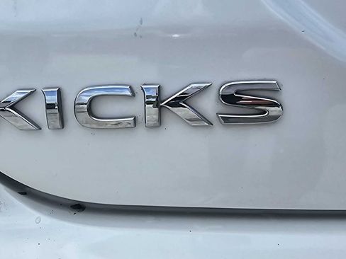 Used 2022 Nissan Kicks SV FWD image 19