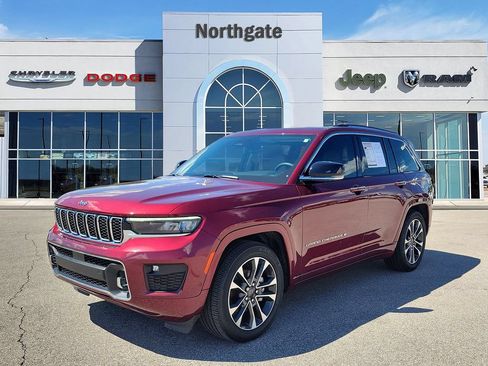 Used 2023 Jeep Grand Cherokee Overland w/ Luxury Tech Group IV AWD/4WD image 2