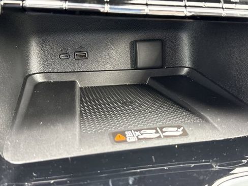 Used 2025 Chevrolet Traverse LT w/ Sun and Wheel Package image 31