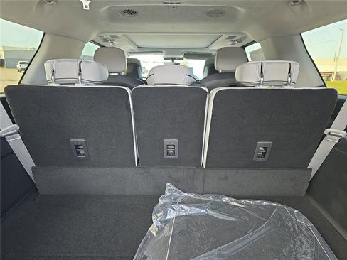 New 2026 Lincoln Navigator L Black Label AWD/4WD image 9