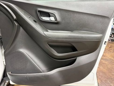 Used 2019 Chevrolet Trax LT w/ Driver Confidence Package FWD image 25