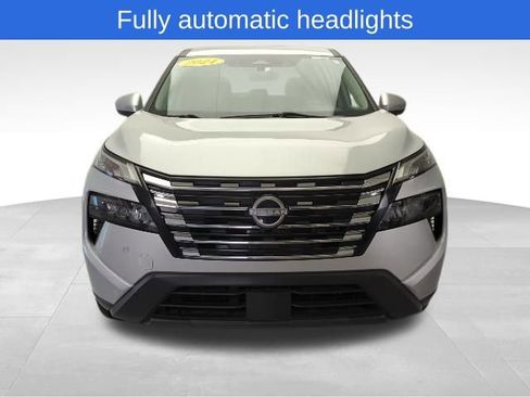 Used 2024 Nissan Rogue SV image 10