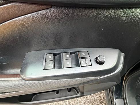 Used 2019 Toyota Highlander LE AWD/4WD image 38