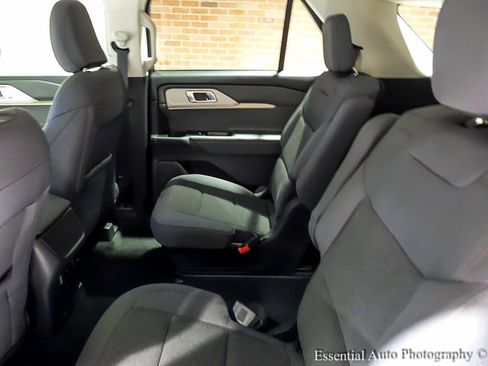 Used 2025 Ford Explorer Active image 13