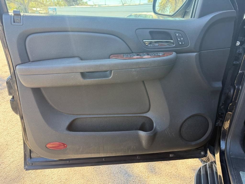 Used 2009 Chevrolet Avalanche LTZ RWD image 21