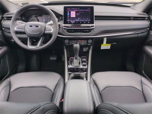 New 2026 Jeep Compass Latitude image 15