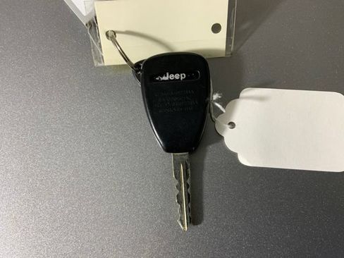 Used 2017 Jeep Compass High Altitude AWD/4WD image 33