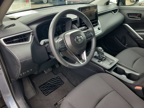 Used 2026 Toyota Corolla Cross LE FWD image 15