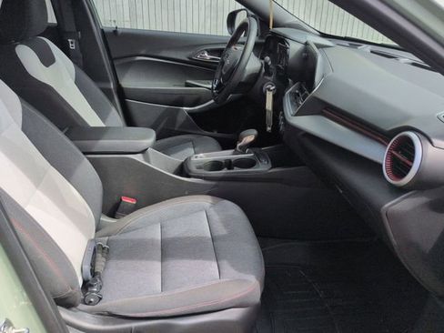 Used 2024 Chevrolet Trax RS image 29