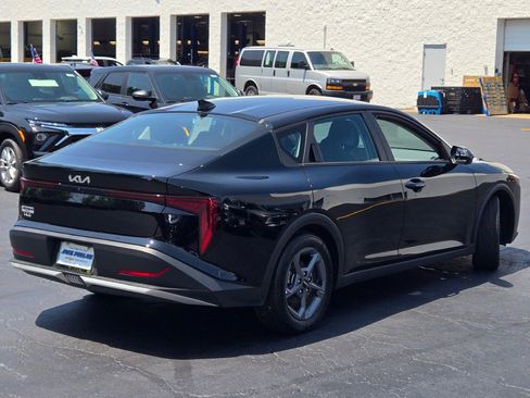 Used 2025 Kia K4 FWD image 12